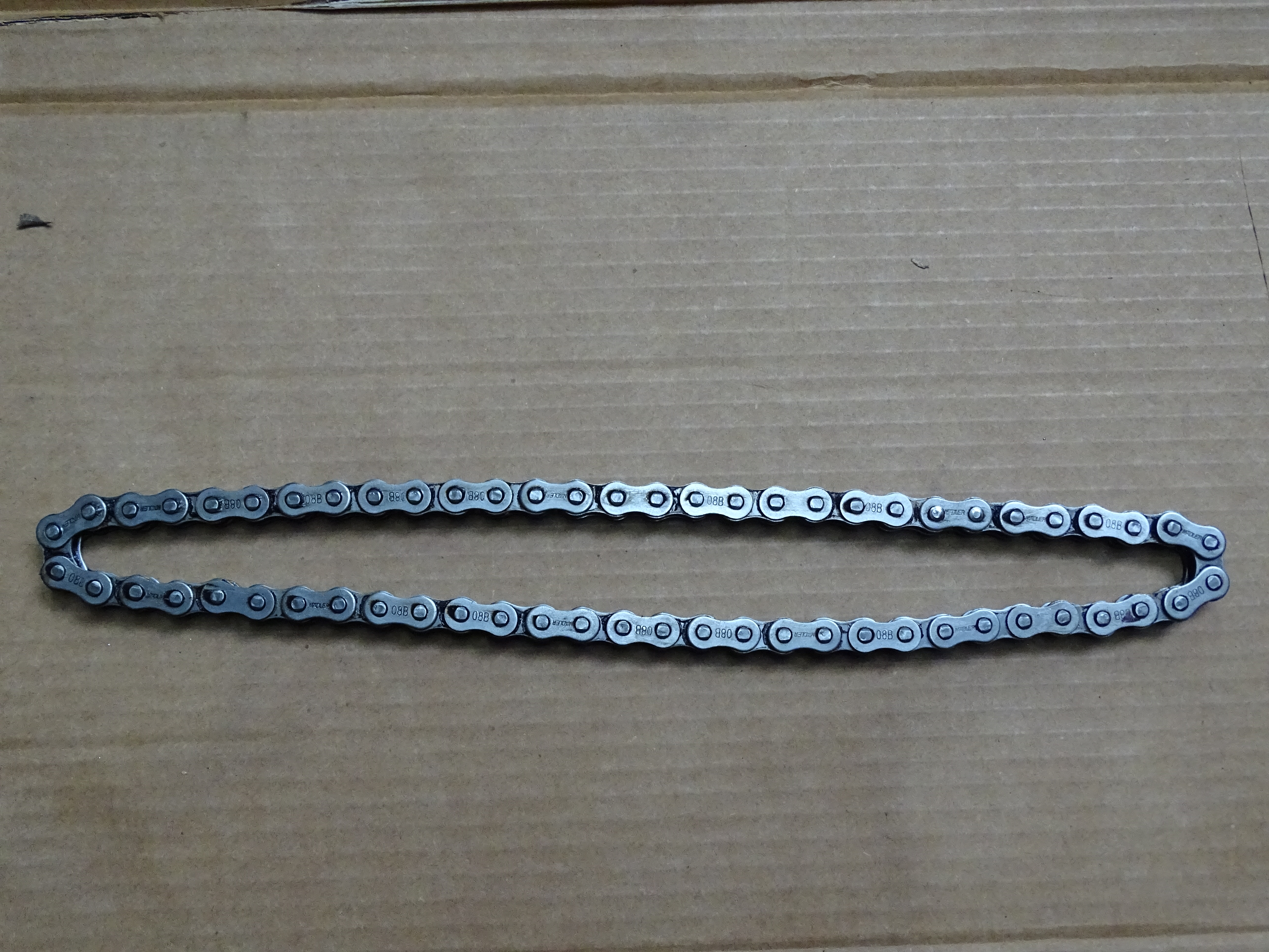 Link chain for spiked roller